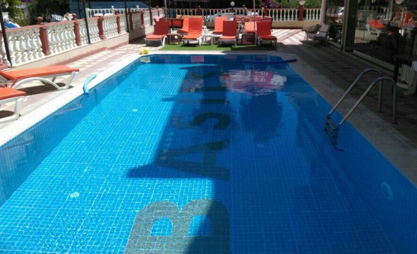 Basil's Apart Hotel
