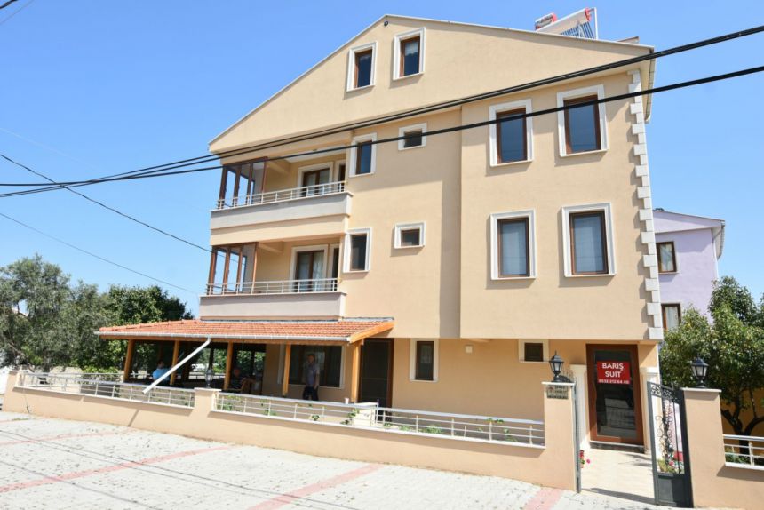 Barış Suit