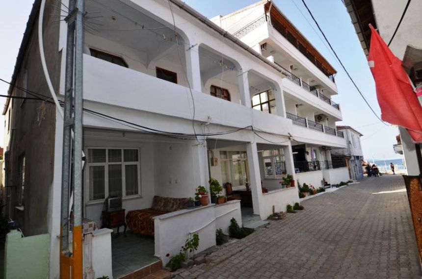 Tülay Apart